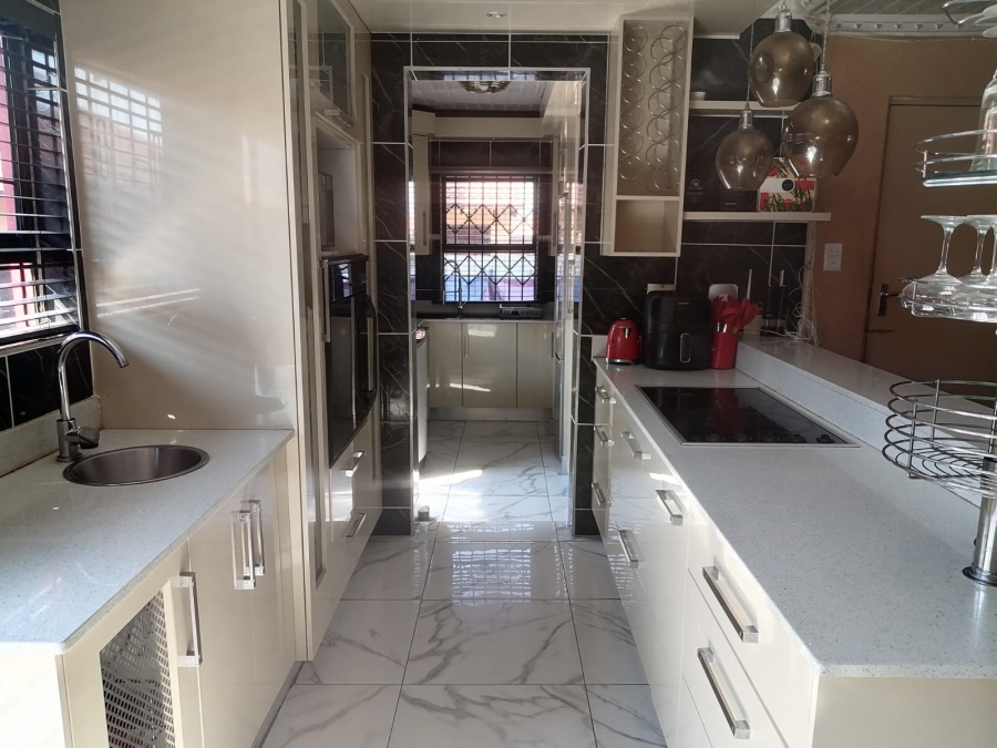 4 Bedroom Property for Sale in Tlhabane West North West